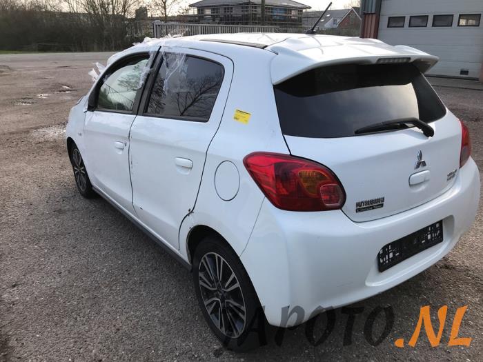 Mitsubishi Space Star 1.2 12V Épave (2015, Blanc)
