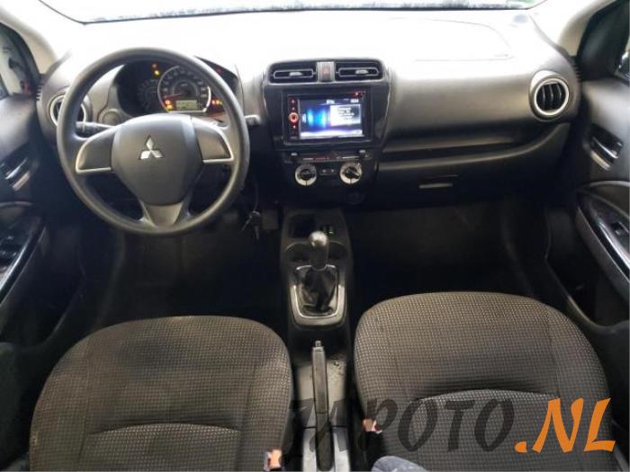 Mitsubishi Space Star 1.2 12V Épave (2015, Blanc)