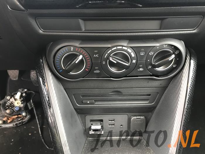 Mazda 2 1.5 SkyActiv-G 90 Samochód złomowany (2018, Szary)
