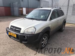 Hyundai Tucson 2.0 16V CVVT 4x2 Épave (2007, Gris)