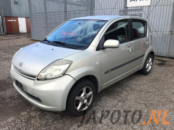 Daihatsu Sirion 2 1.3 16V DVVT Épave (2005, Beige)