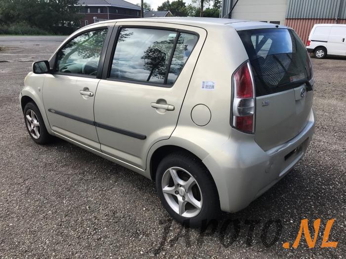 Daihatsu Sirion 2 1.3 16V DVVT Épave (2005, Beige)