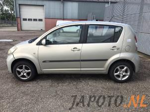 Daihatsu Sirion 2 1.3 16V DVVT Épave (2005, Beige)