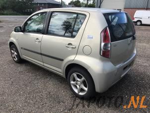 Daihatsu Sirion 2 1.3 16V DVVT Épave (2005, Beige)