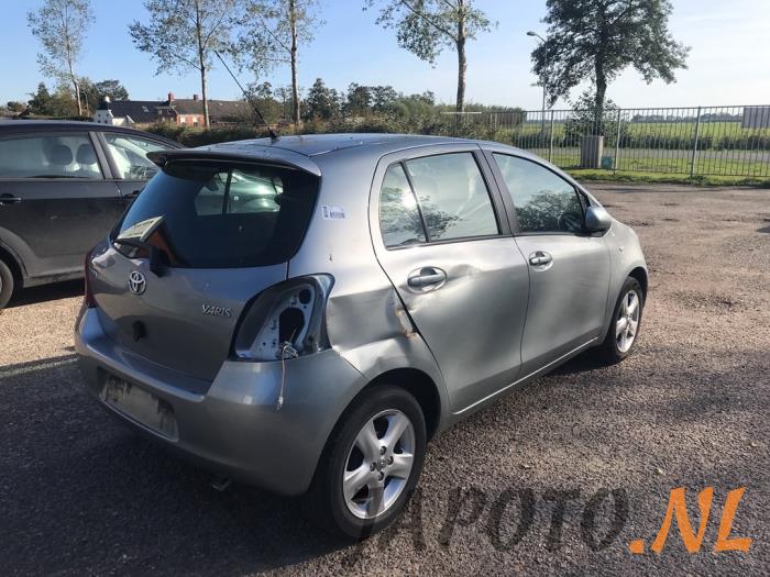 Toyota Yaris II 1.3 16V VVT-i Épave (2006, Gris)