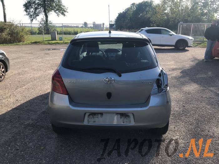 Toyota Yaris II 1.3 16V VVT-i Épave (2006, Gris)