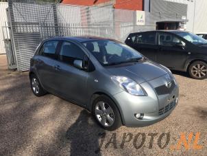 Toyota Yaris II 1.3 16V VVT-i Épave (2006, Gris)