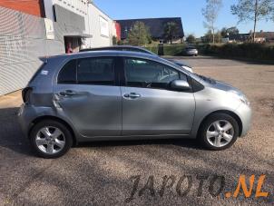 Toyota Yaris II 1.3 16V VVT-i Épave (2006, Gris)
