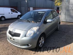 Toyota Yaris II 1.3 16V VVT-i Épave (2006, Gris)