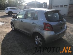 Toyota Yaris II 1.3 16V VVT-i Épave (2006, Gris)
