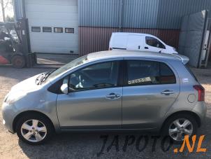 Toyota Yaris II 1.3 16V VVT-i Épave (2006, Gris)