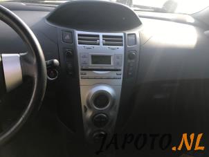 Toyota Yaris II 1.3 16V VVT-i Épave (2006, Gris)