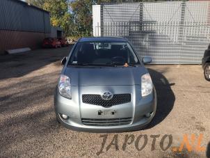 Toyota Yaris II 1.3 16V VVT-i Épave (2006, Gris)