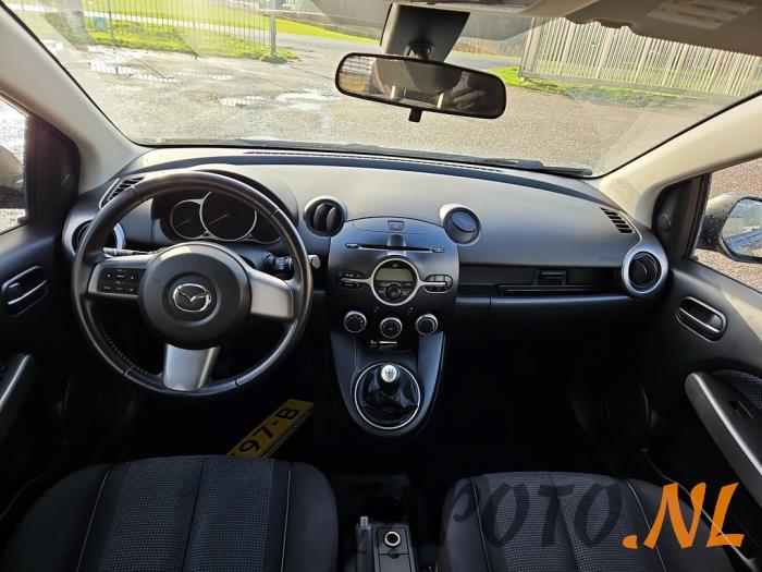 Mazda 2 1.3 16V S-VT High Power Samochód złomowany (2009, Czarny)