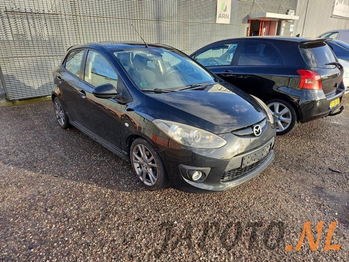 Mazda 2 1.3 16V S-VT High Power Samochód złomowany (2009, Czarny)