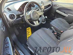 Mazda 2 1.3 16V S-VT High Power Samochód złomowany (2009, Czarny)