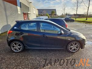 Mazda 2 1.3 16V S-VT High Power Samochód złomowany (2009, Czarny)