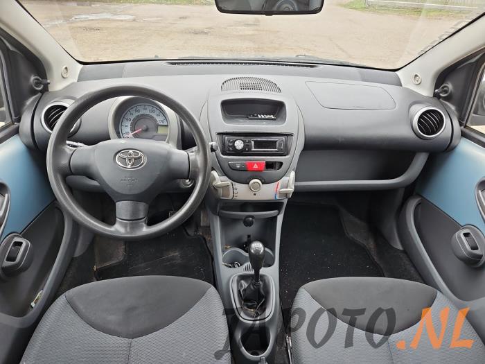 Toyota Aygo 1.0 12V VVT-i Vehículo de desguace (2006, Azul, Antracita)