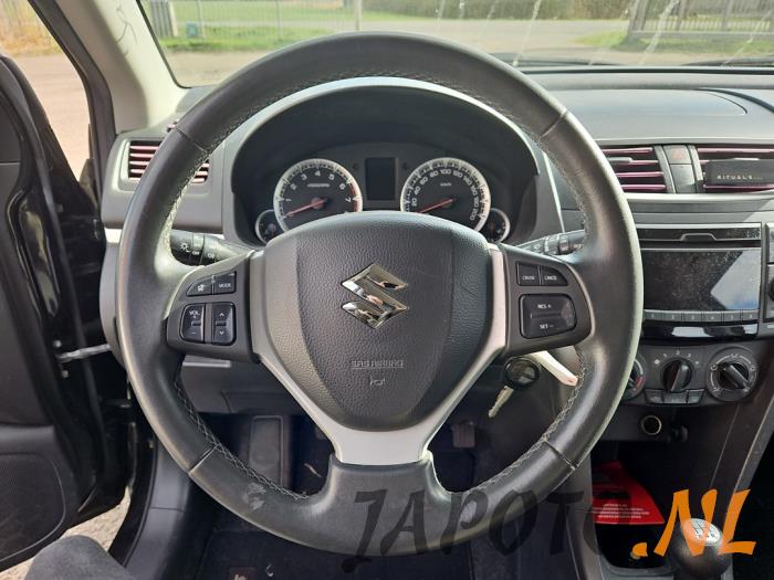 Suzuki Swift 1.2 16V Épave (2012, Noir)