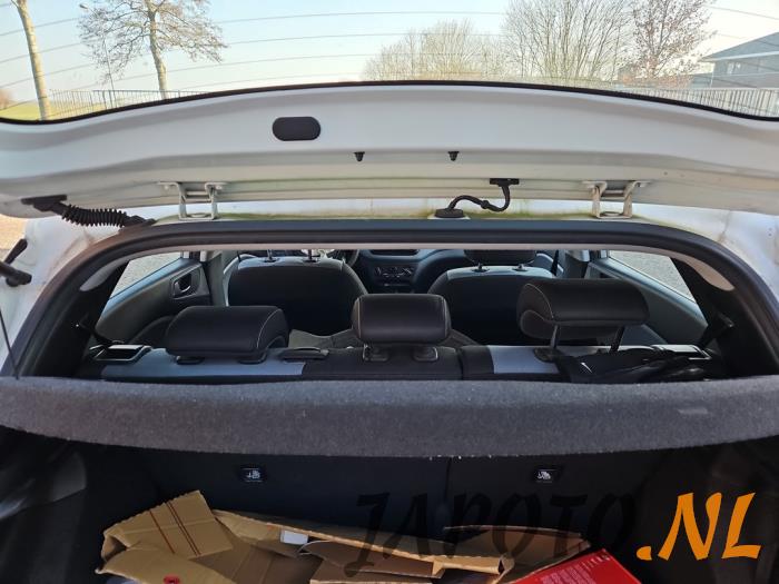 Hyundai i20 1.2i 16V Schrottauto (2017, Weiß)
