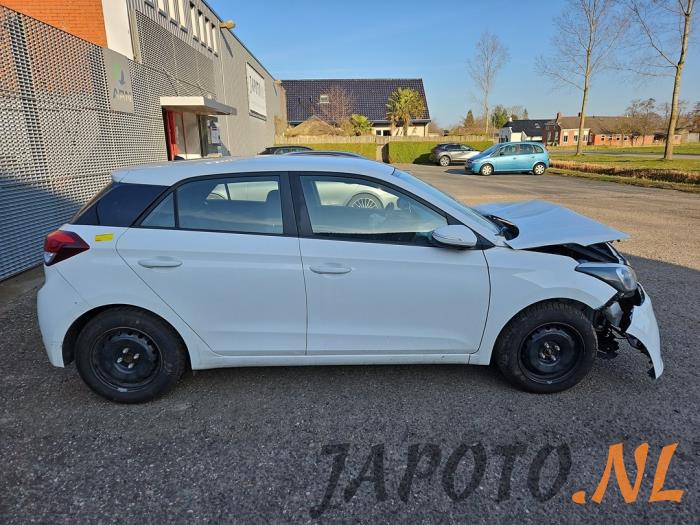 Hyundai i20 1.2i 16V Schrottauto (2017, Weiß)