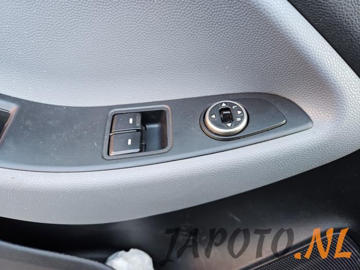 Hyundai i20 1.2i 16V Schrottauto (2017, Weiß)
