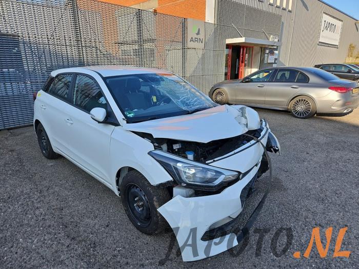 Hyundai i20 1.2i 16V Schrottauto (2017, Weiß)