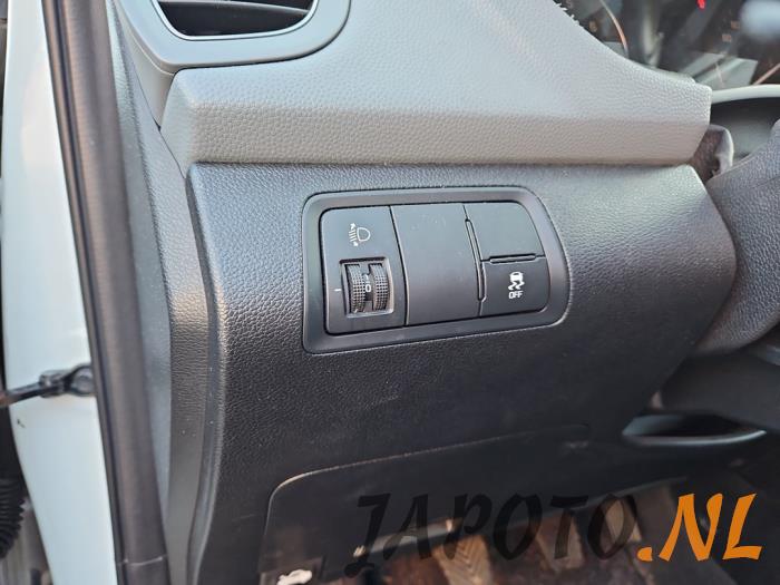 Hyundai i20 1.2i 16V Schrottauto (2017, Weiß)