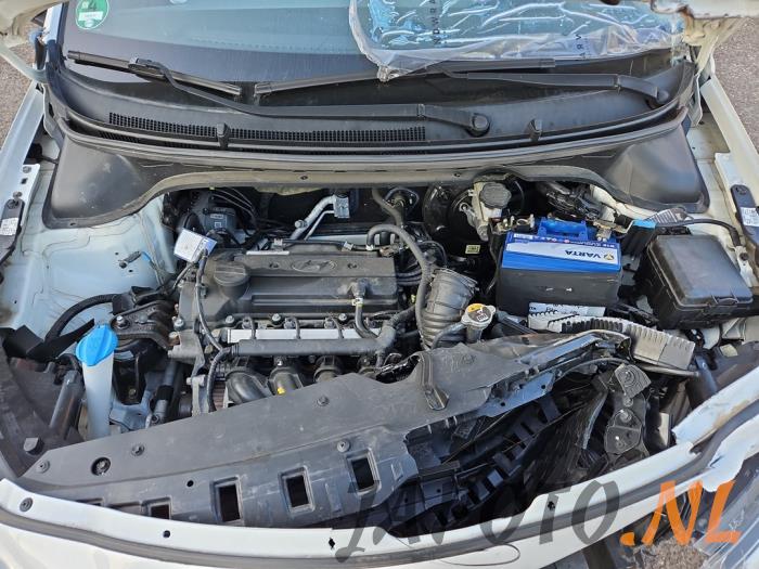 Hyundai i20 1.2i 16V Schrottauto (2017, Weiß)