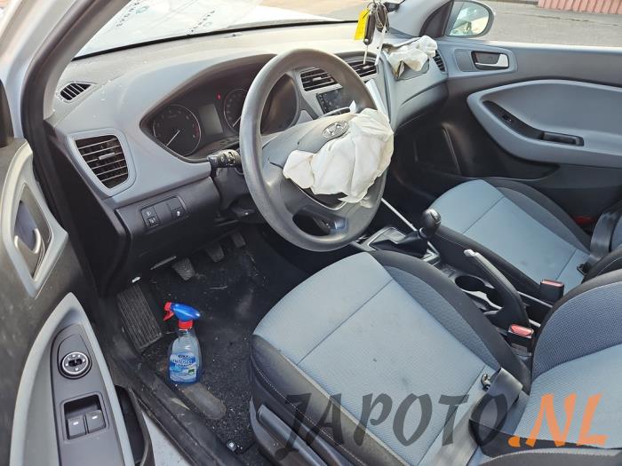 Hyundai i20 1.2i 16V Schrottauto (2017, Weiß)