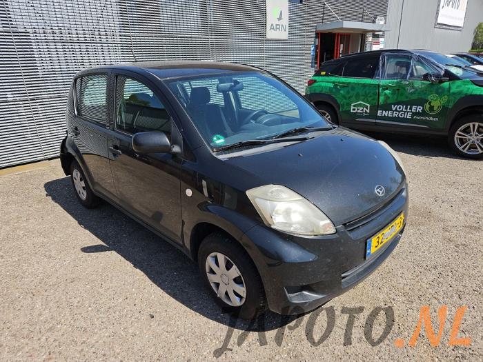 Daihatsu Sirion 2 1.0 12V DVVT Schrottauto (2009, Schwarz)