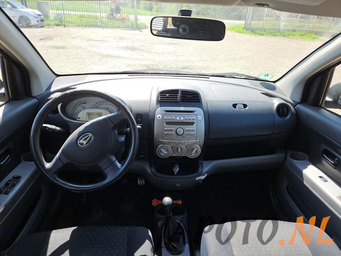 Daihatsu Sirion 2 1.0 12V DVVT Schrottauto (2009, Schwarz)