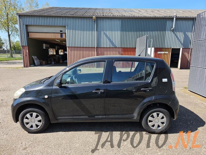 Daihatsu Sirion 2 1.0 12V DVVT Schrottauto (2009, Schwarz)