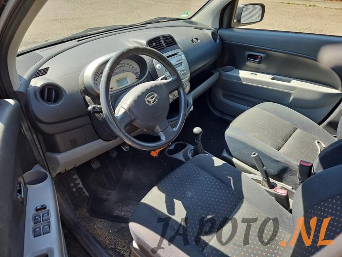 Daihatsu Sirion 2 1.0 12V DVVT Schrottauto (2009, Schwarz)