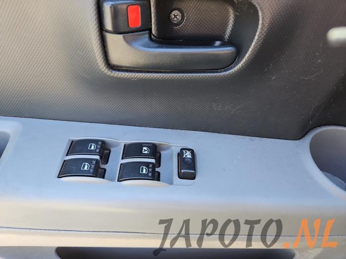 Daihatsu Sirion 2 1.0 12V DVVT Schrottauto (2009, Schwarz)
