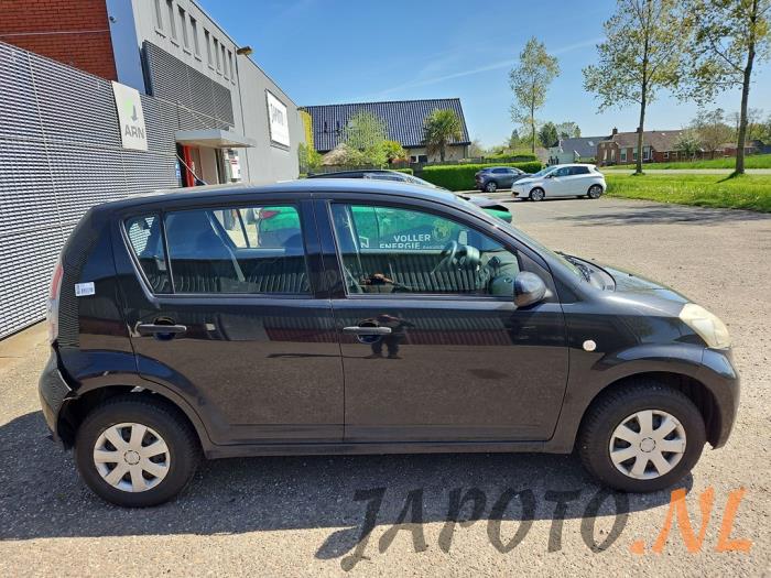 Daihatsu Sirion 2 1.0 12V DVVT Schrottauto (2009, Schwarz)