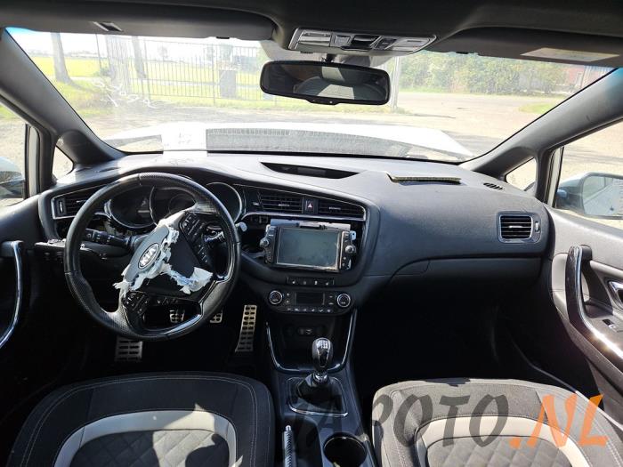 Kia Cee'd 1.0i T-GDi 12V 120 Épave (2018, Gris)