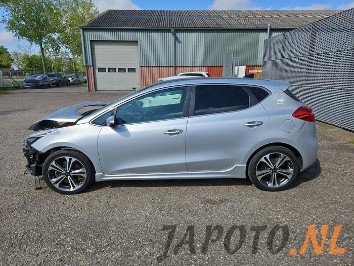 Kia Cee'd 1.0i T-GDi 12V 120 Épave (2018, Gris)