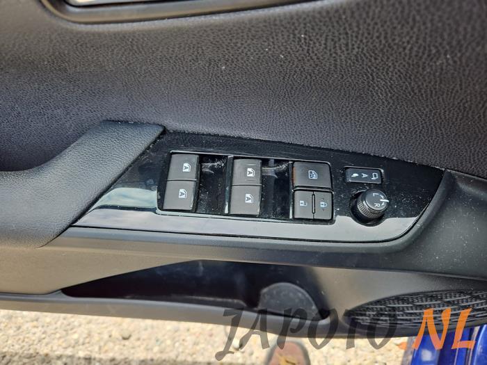 Toyota Prius 1.8 16V Hybrid Skrotfordon (2016, BLAUW)