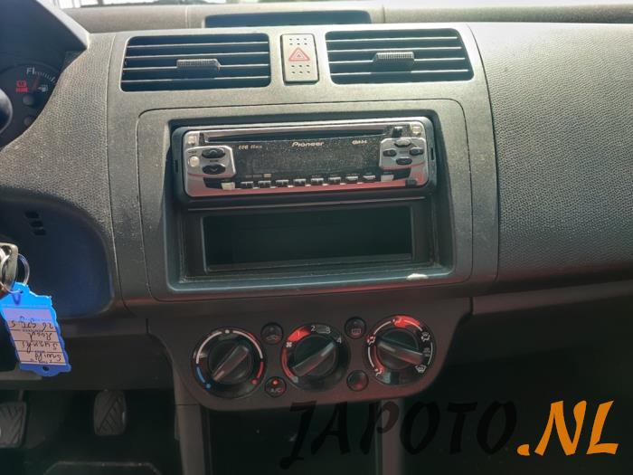 Suzuki Swift 1.3 VVT 16V Vehículo de desguace (2008, Rojo)