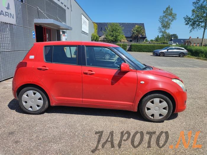 Suzuki Swift 1.3 VVT 16V Vehículo de desguace (2008, Rojo)