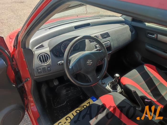 Suzuki Swift 1.3 VVT 16V Vehículo de desguace (2008, Rojo)
