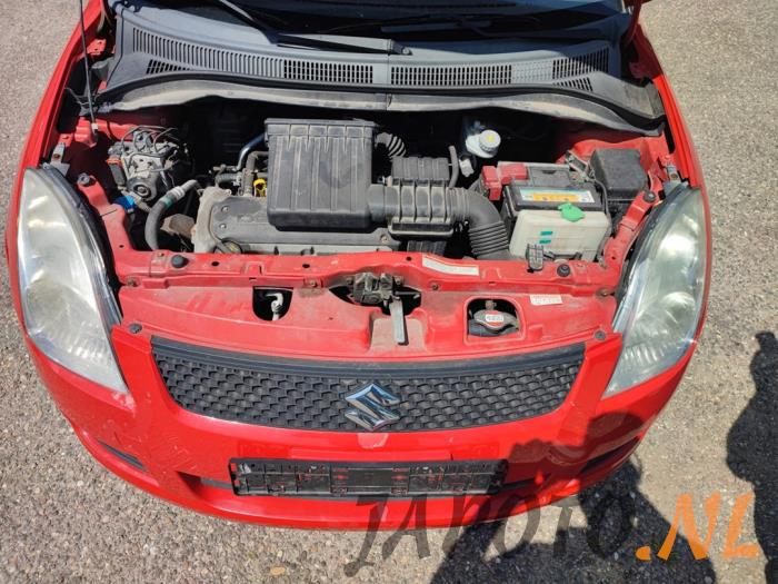 Suzuki Swift 1.3 VVT 16V Vehículo de desguace (2008, Rojo)
