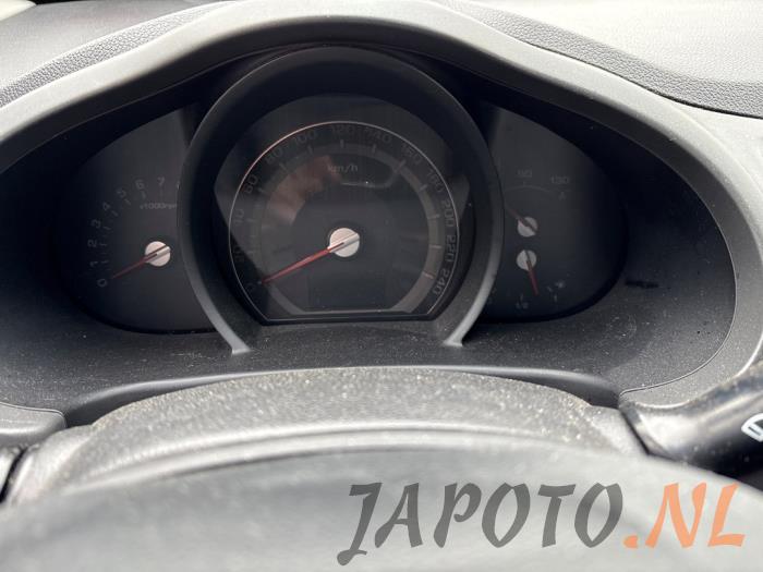 Kia Sportage 2.0 CVVT 16V 4x2 Épave (2011, Gris)