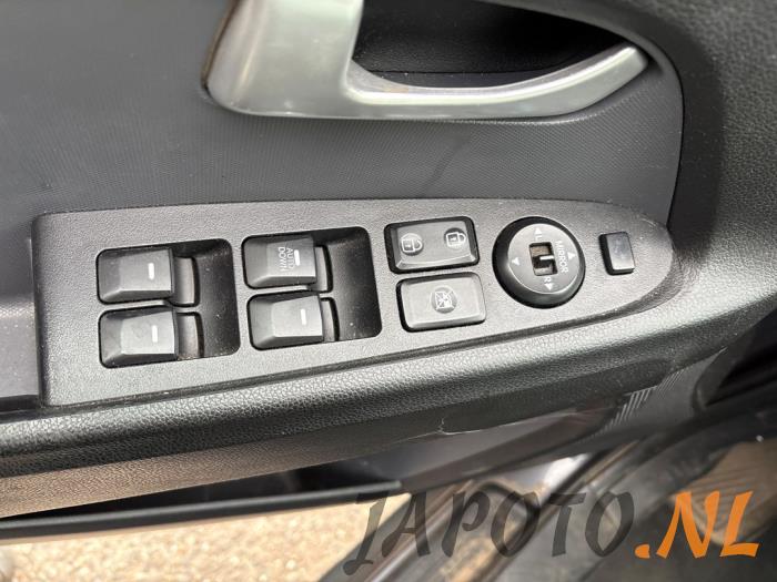 Kia Sportage 2.0 CVVT 16V 4x2 Épave (2011, Gris)
