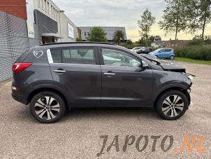 Kia Sportage 2.0 CVVT 16V 4x2 Épave (2011, Gris)