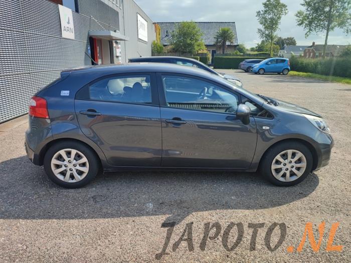 Kia Rio III 1.2 CVVT 16V Samochód złomowany (2012, Szary, Grafitowy)