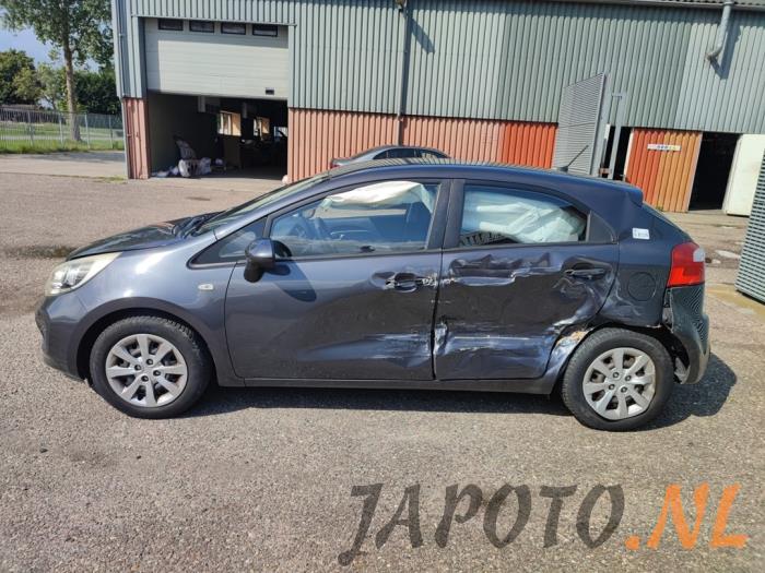 Kia Rio III 1.2 CVVT 16V Samochód złomowany (2012, Szary, Grafitowy)