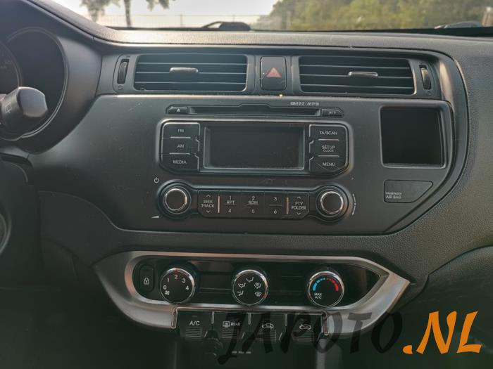 Kia Rio III 1.2 CVVT 16V Samochód złomowany (2012, Szary, Grafitowy)