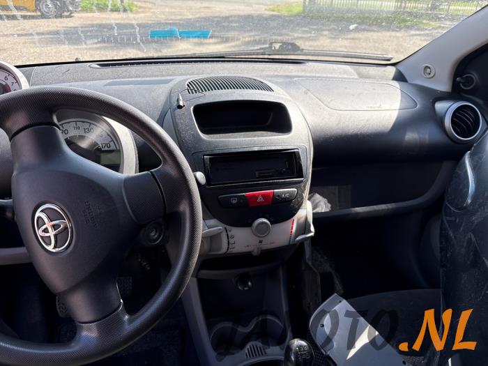 Toyota Aygo 1.0 12V VVT-i Épave (2008, Gris)